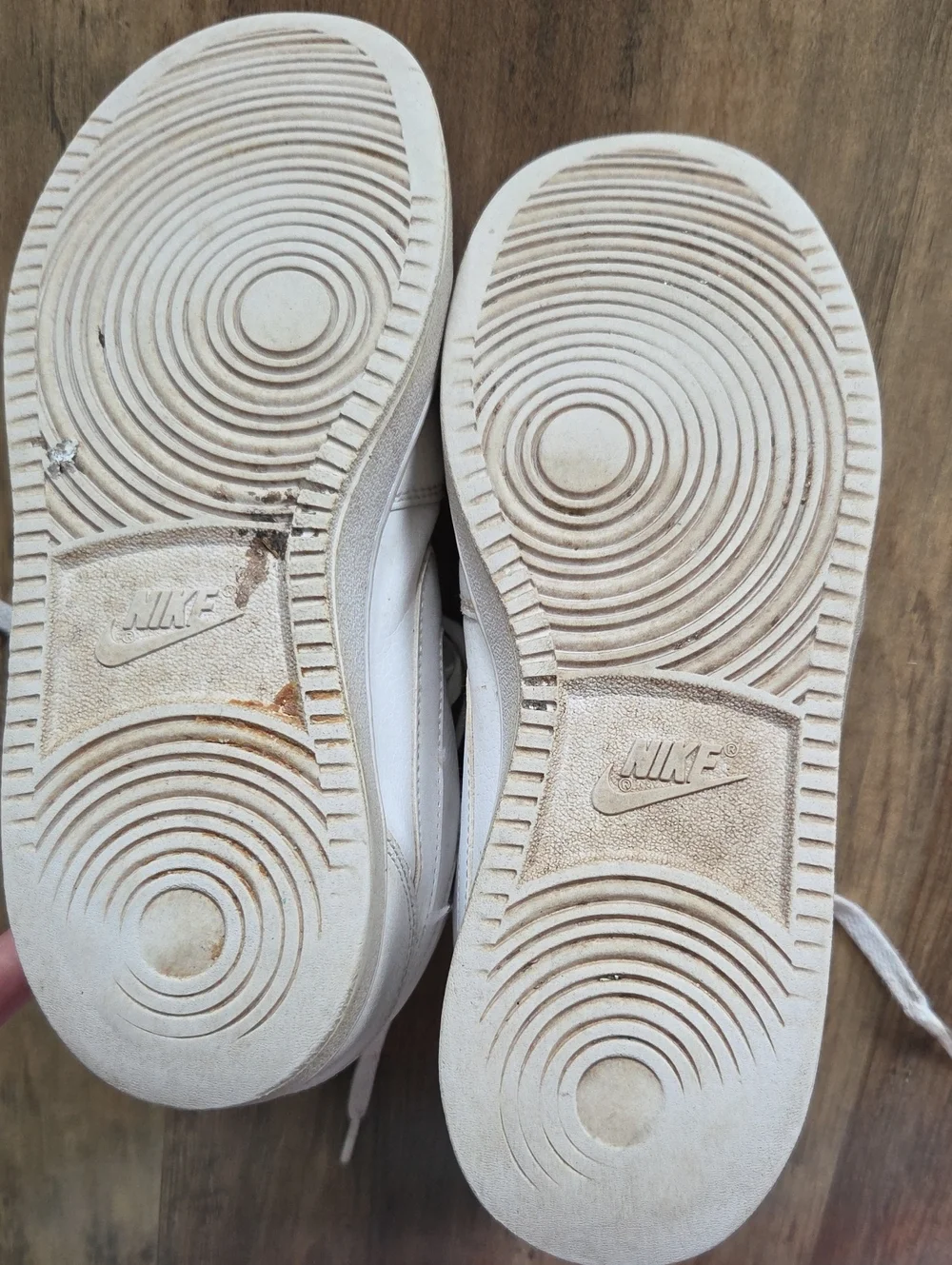 Nike Women's Ebernon Mid Low-Top Sneaker 8.5
